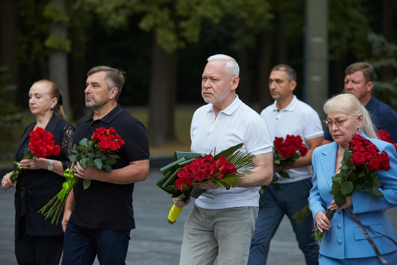 У Харкові поклали квіти до Меморіалу Слави - 4