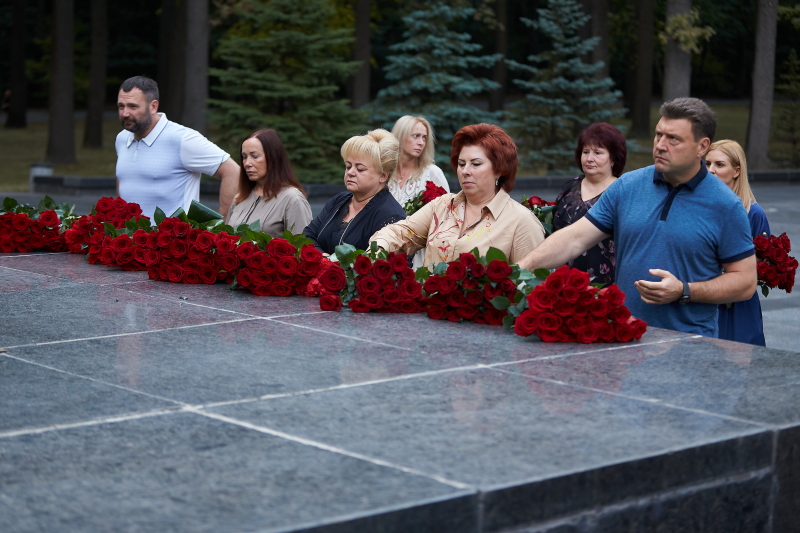 У Харкові поклали квіти до Меморіалу Слави - 9