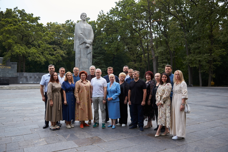 У Харкові поклали квіти до Меморіалу Слави - 10