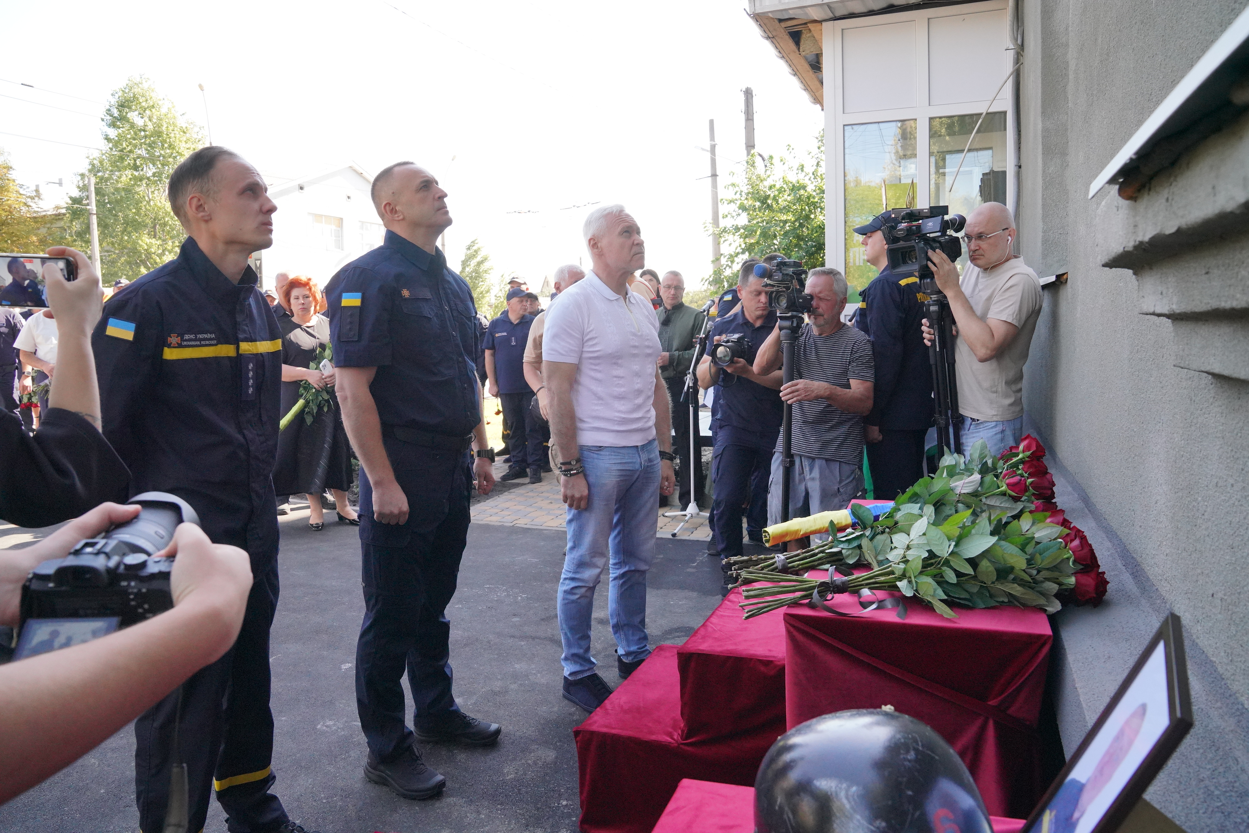 У Харкові встановили памʼятну дошку трьом загиблим рятувальникам - 6