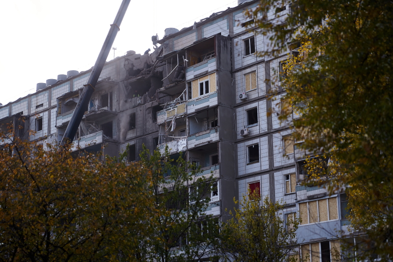 У Харкові усувають наслідки нічних обстрілів 