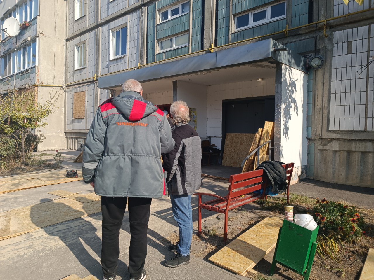 У пошкодженому обстрілом будинку в Холодногірському районі відновлюють водопостачання - 2