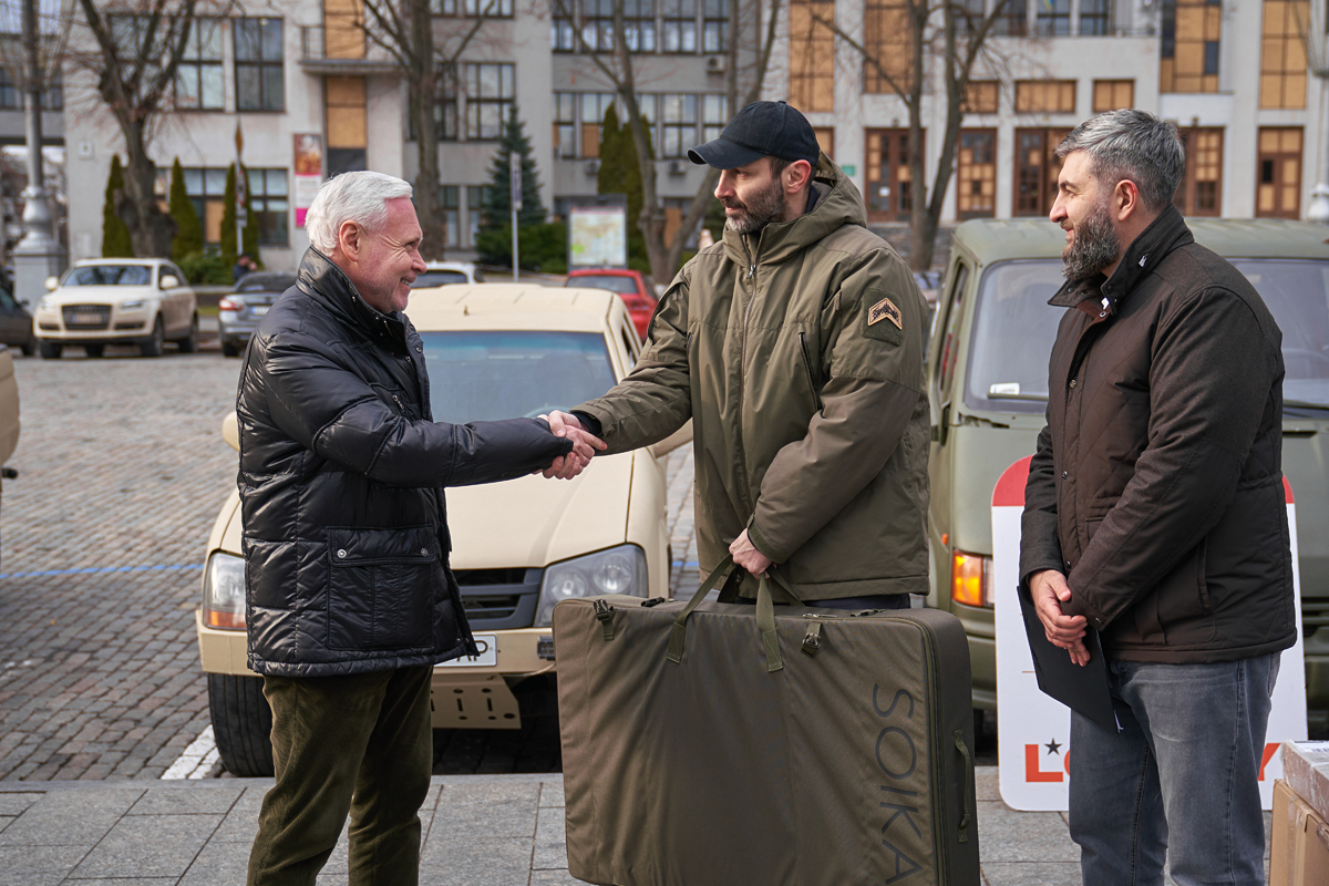 Харківський бізнес передав військовим техніку та обладнання для оборони міста - 9