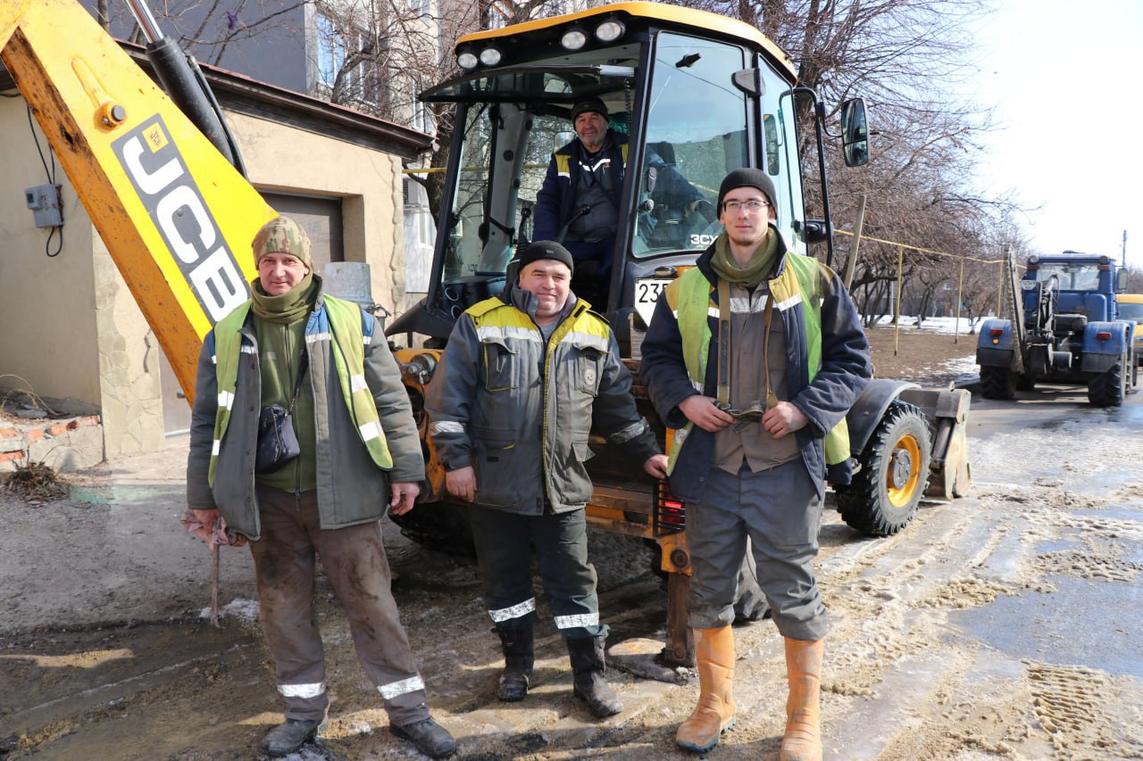 У Новобаварському районі відновлюють водопостачання