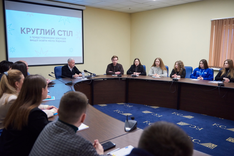 Ігор Терехов обговорив відбудову міста з харківськими студентами 