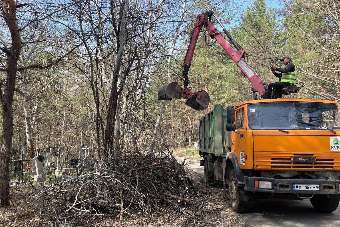У Харкові пройшов черговий суботник - 7