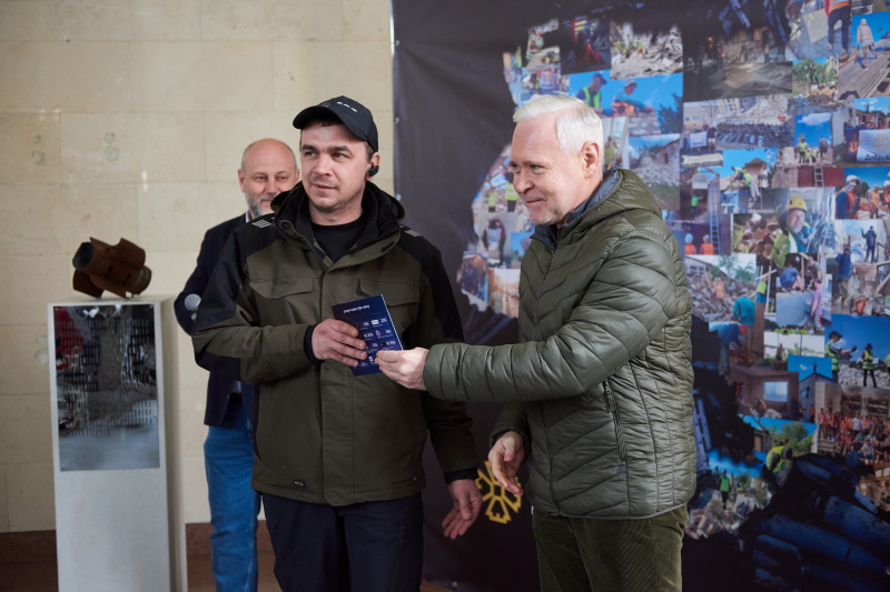 У Харкові відкрилася виставка про незламність українських міст - 11