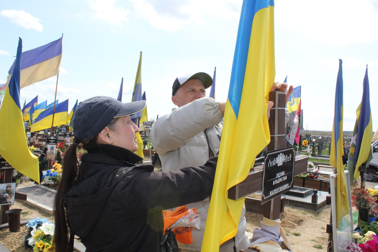 На Алеї Слави провели прибирання - 2