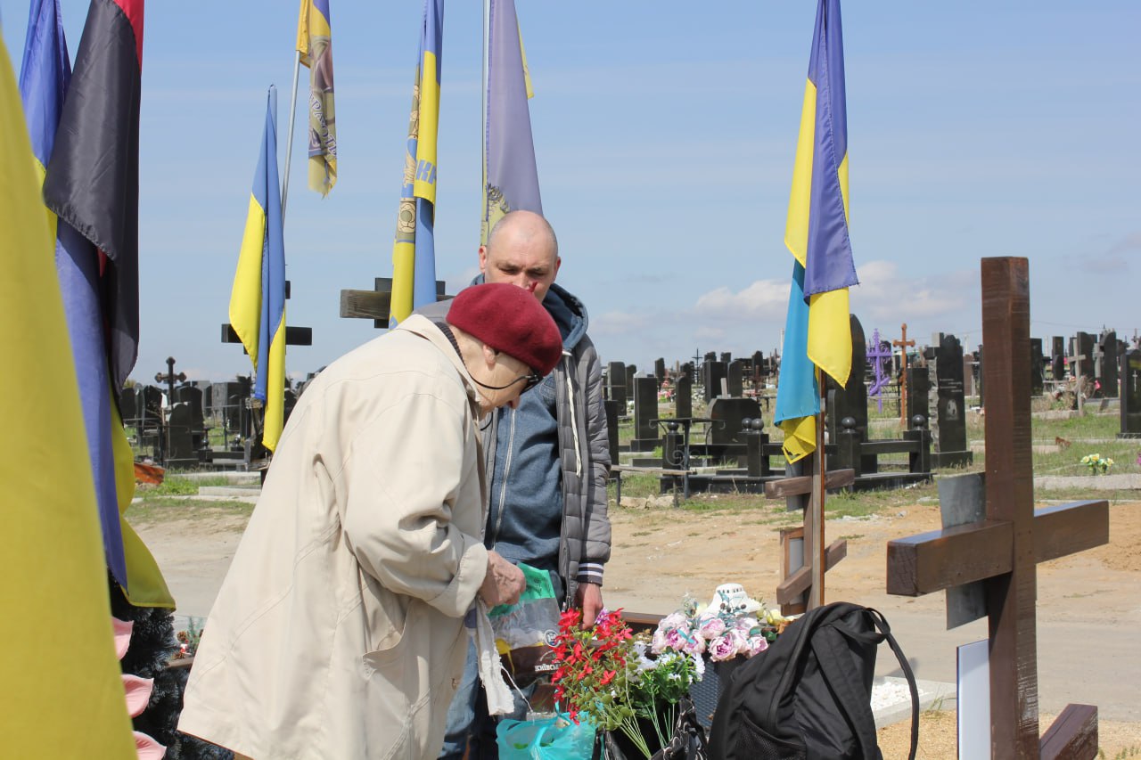 На Алеї Слави провели прибирання - 3