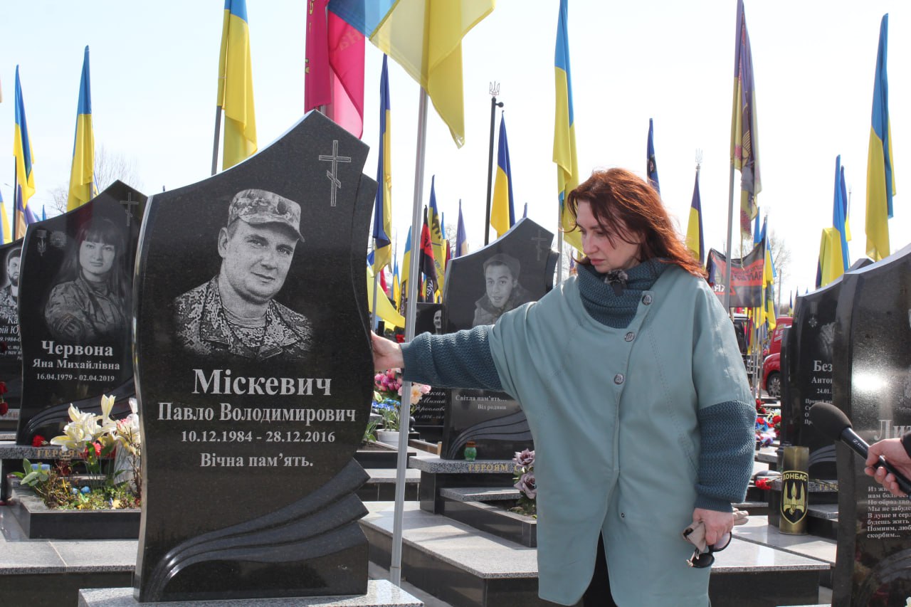 На Алеї Слави провели прибирання - 4
