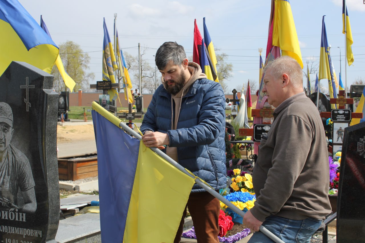 На Алеї Слави провели прибирання - 5