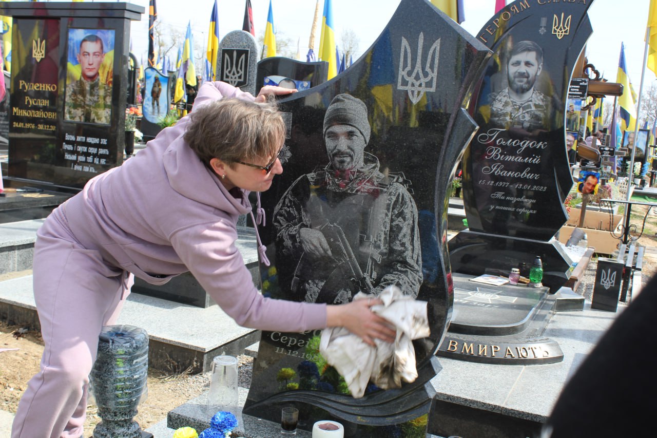 На Алеї Слави провели прибирання - 6