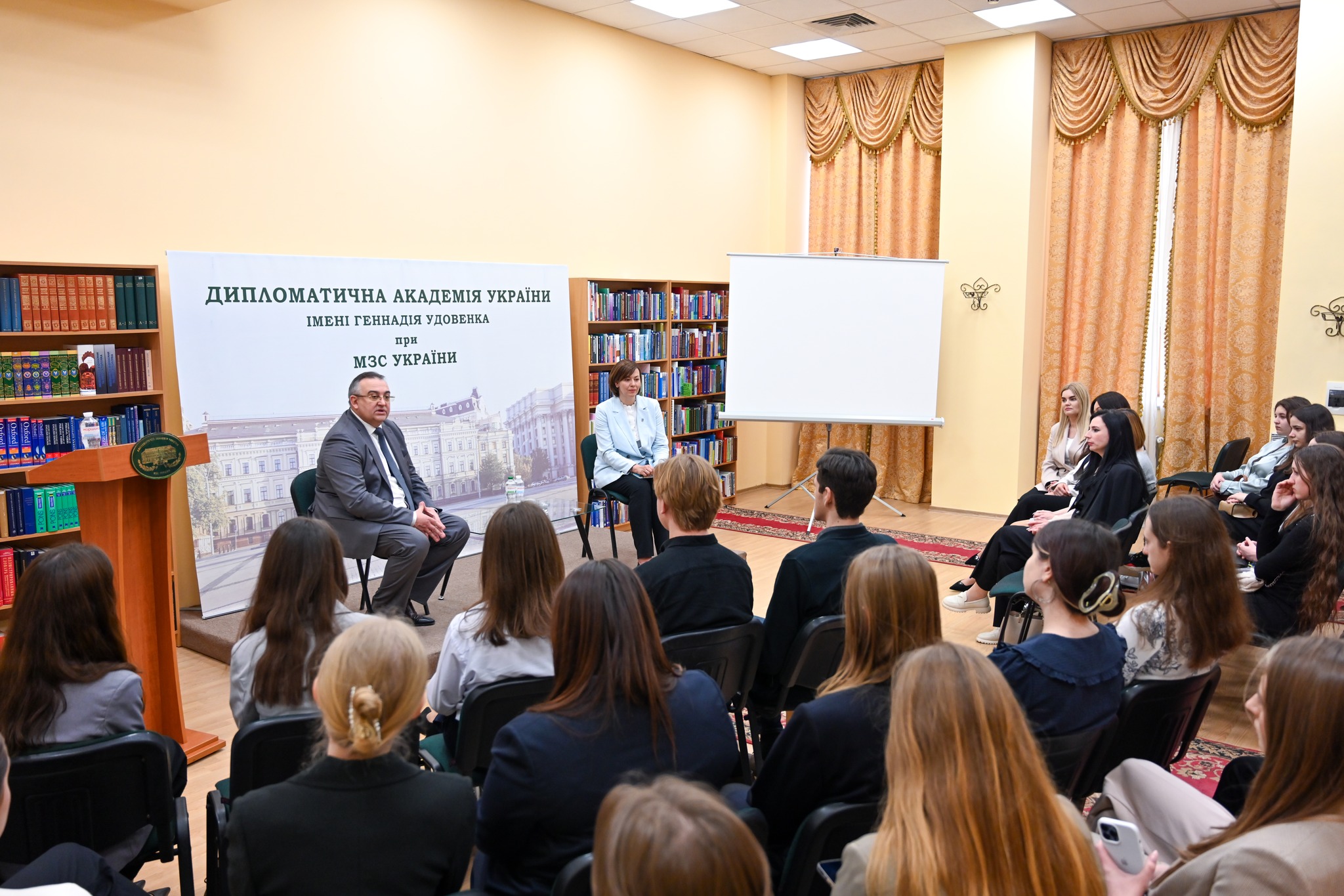 Молодь з Харкова відвідала дипломатичні установи у столиці - 7