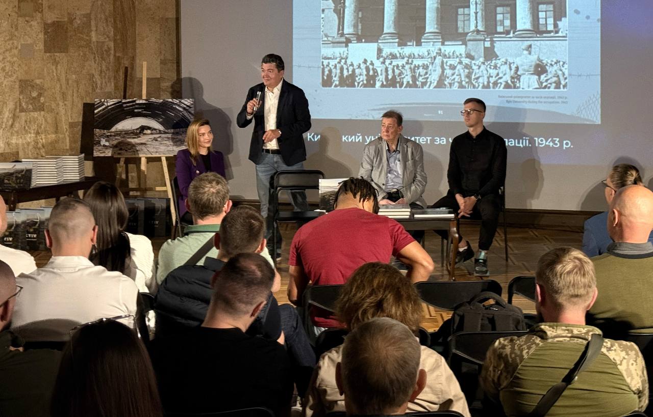 Харківʼяни презентували книгу з історичними та сучасними фото столиці - 1