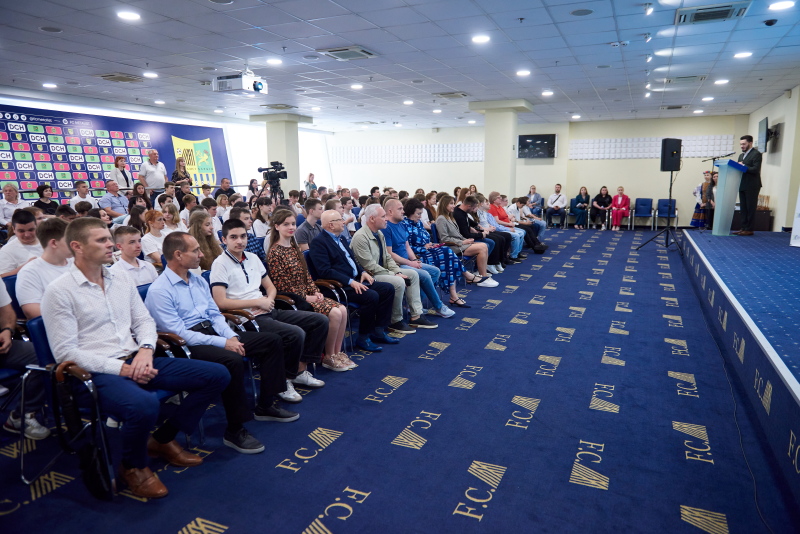 Ігор Терехов нагородив переможців спортивних шкільних ліг - 4
