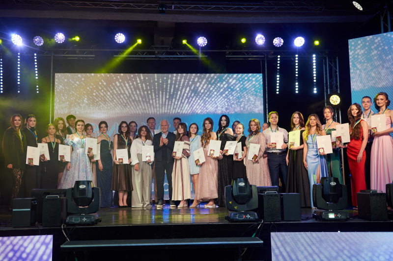 Випускники Холодногірського району відсвяткували закінчення школи - 5