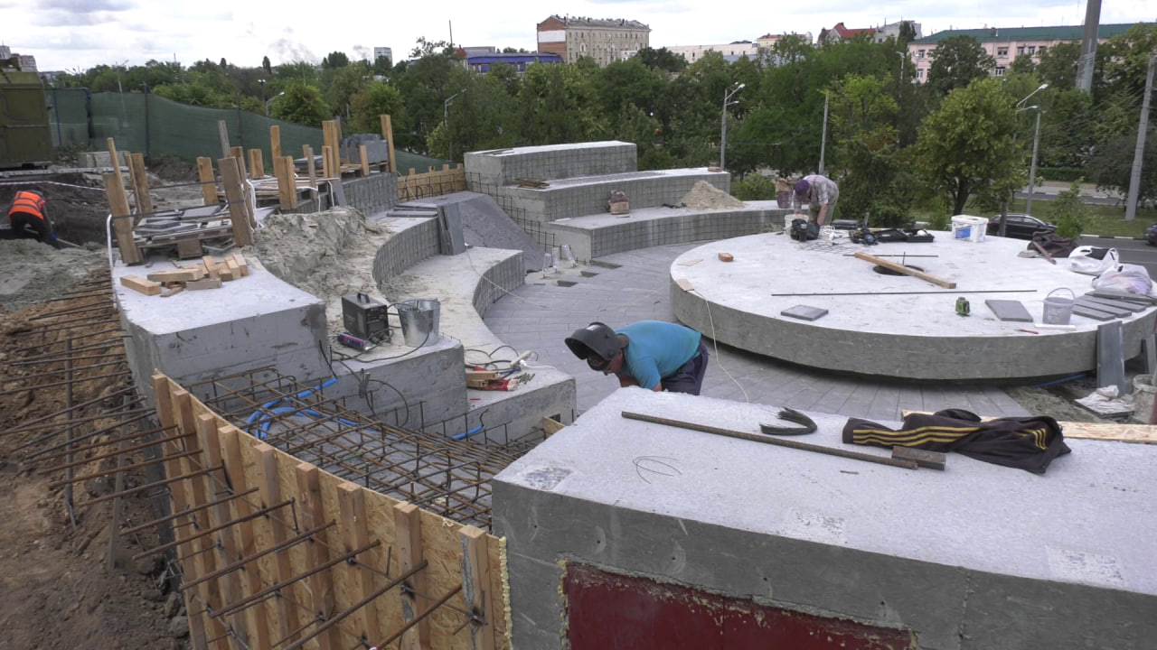 У сквері біля Вічного вогню укріплюють схил - 2