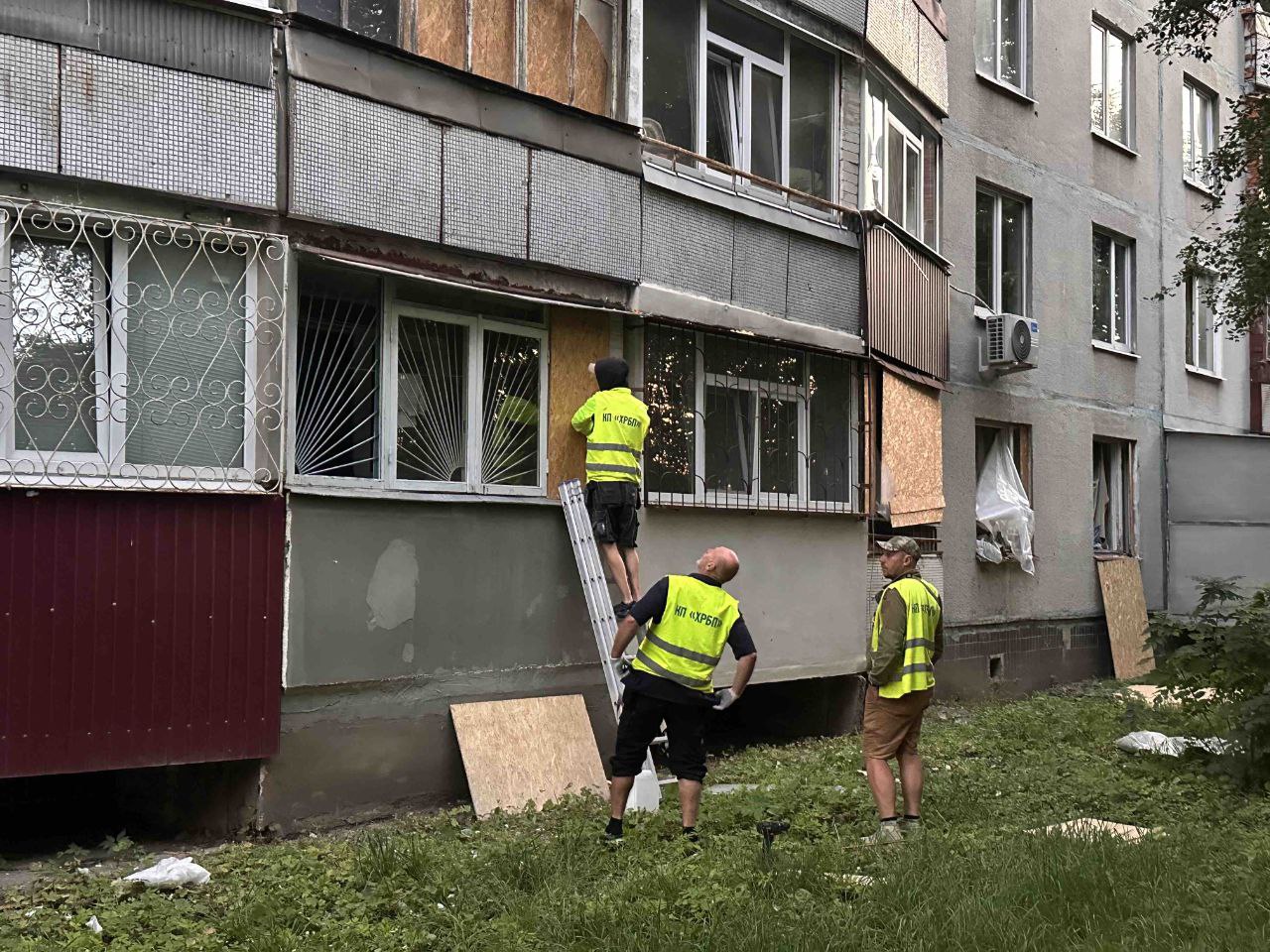 У Харкові завершують усувати наслідки нічної атаки безпілотниками