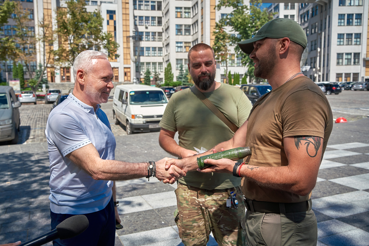 Харків передав допомогу військовим - 4