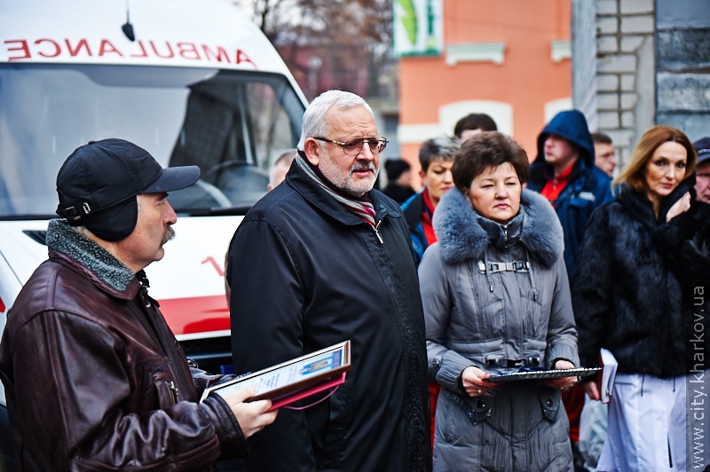 Місто і область отримали дев'ять нових реанімобілів