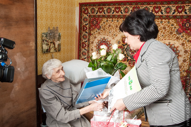 100-річну мешканку Київського району привітали з днем народження