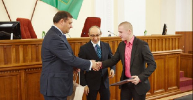 Міська влада відзначила тих, хто проявив мужність при пожежі у будинку на Московському проспекті