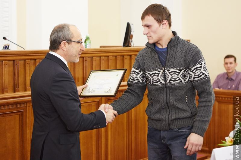 Міська влада відзначила тих, хто проявив мужність при пожежі у будинку на Московському проспекті
