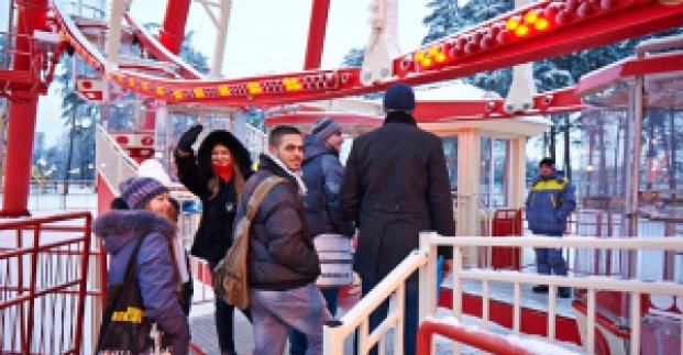У парку Горького закохані пари зможуть отримати другий квиток на атракціон у подарунок