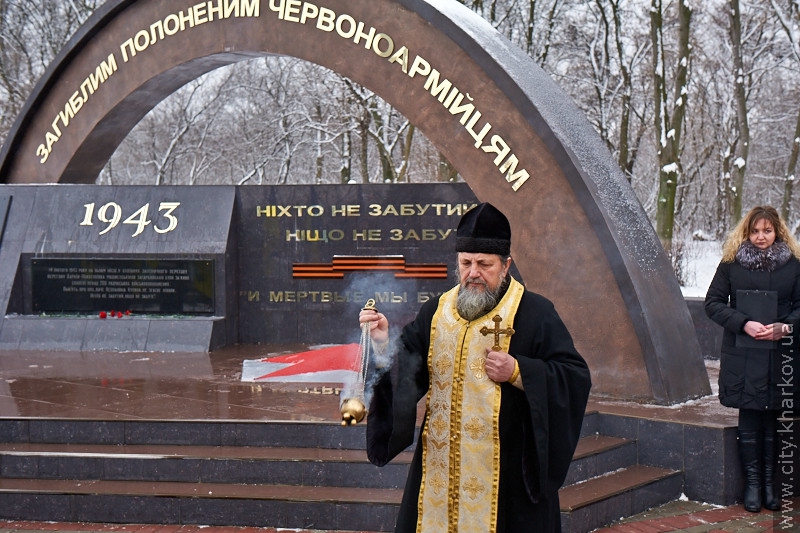 До пам'ятника загиблим червоноармійцям у Пилипівці поклали квіти