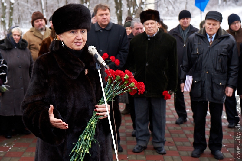 До пам'ятника загиблим червоноармійцям у Пилипівці поклали квіти