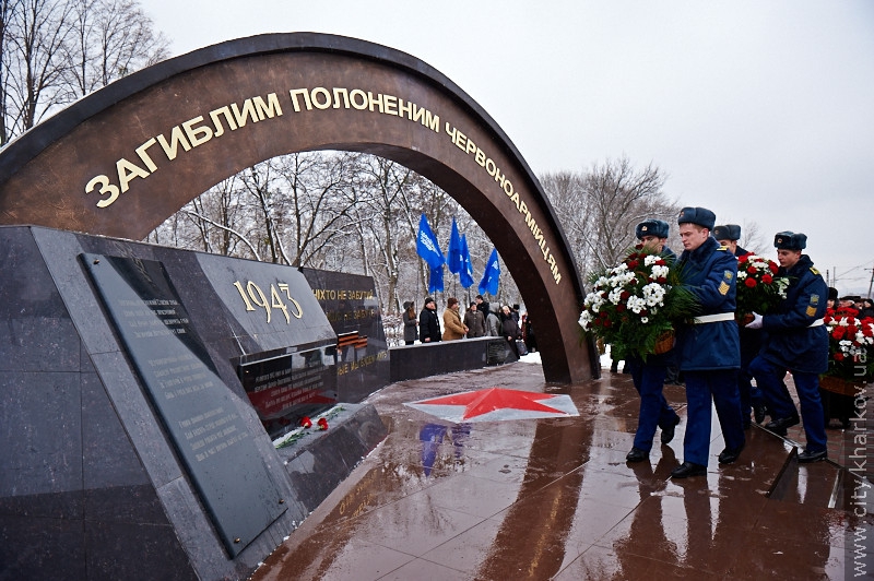 До пам'ятника загиблим червоноармійцям у Пилипівці поклали квіти