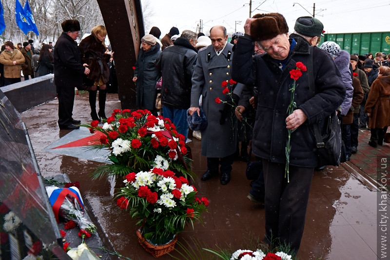До пам'ятника загиблим червоноармійцям у Пилипівці поклали квіти