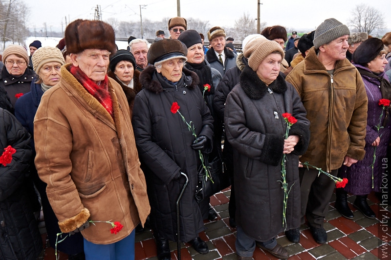 До пам'ятника загиблим червоноармійцям у Пилипівці поклали квіти