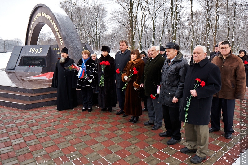 До пам'ятника загиблим червоноармійцям у Пилипівці поклали квіти