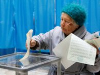 На виборчій дільниці № 130 представник ЗМІ вдарив виборницю