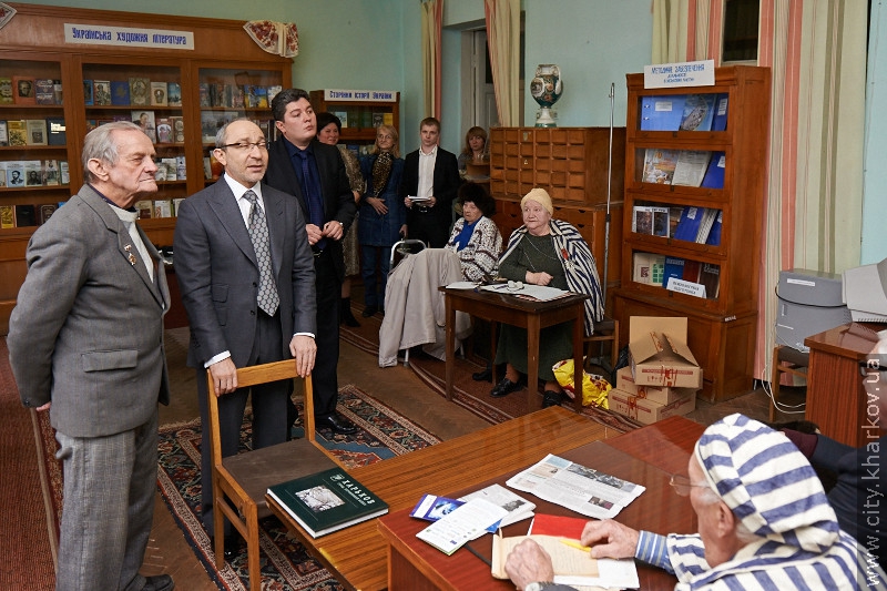 Геннадій Кернес зустрівся з колишніми в'язнями концтаборів