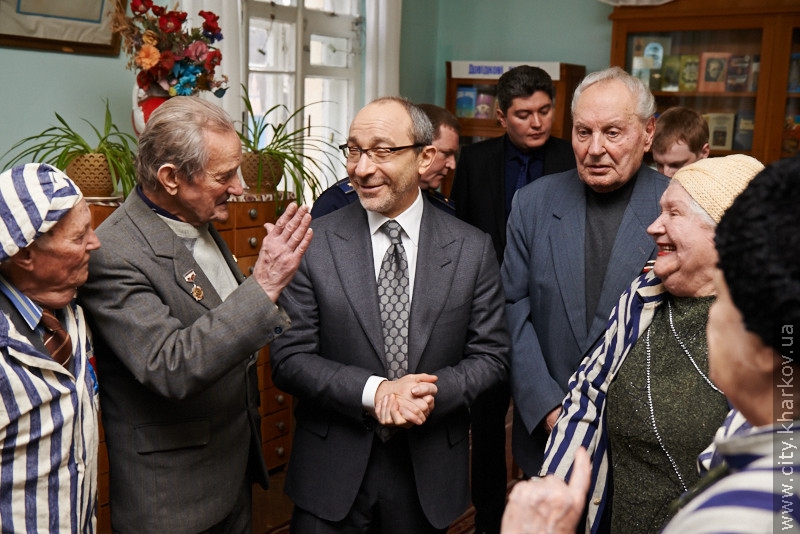 Геннадій Кернес зустрівся з колишніми в'язнями концтаборів