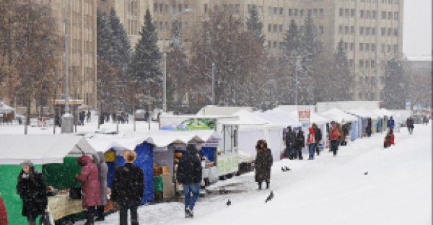 Робота ярмарку на площі Свободи продовжена до початку квітня