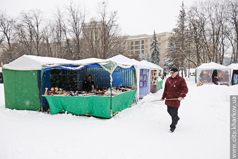 Робота ярмарку на площі Свободи продовжена до початку квітня