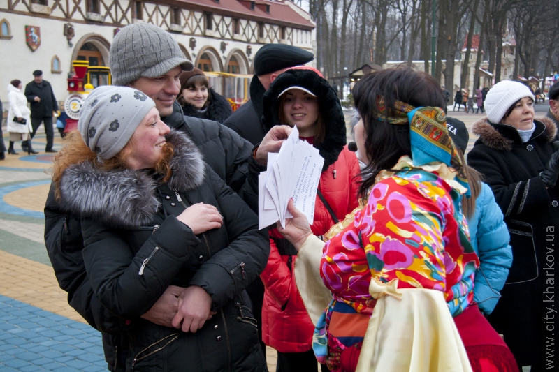 У парку Горького продовжуються масляні гуляння