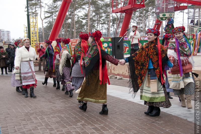 У парку Горького продовжуються масляні гуляння