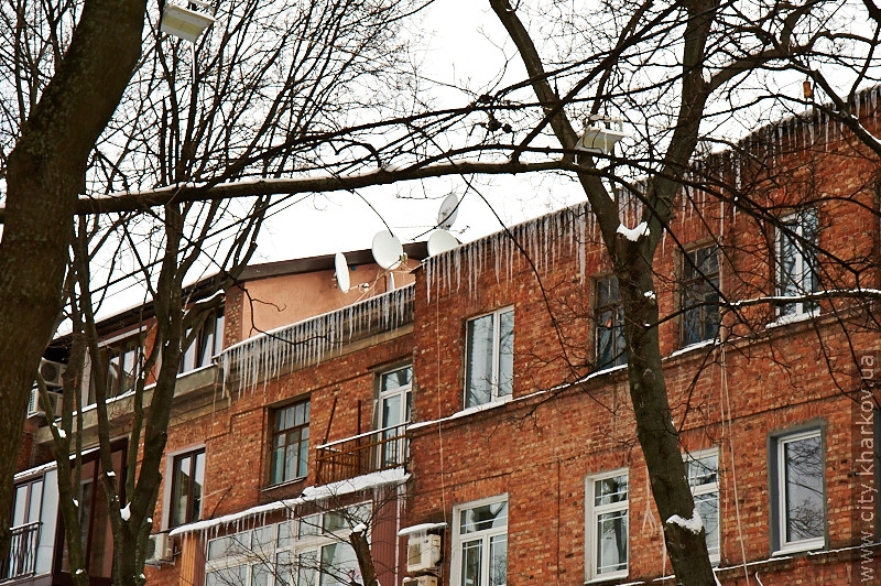 За зиму харківські альпіністи отримали понад 1600 заявок на прибирання бурульок
