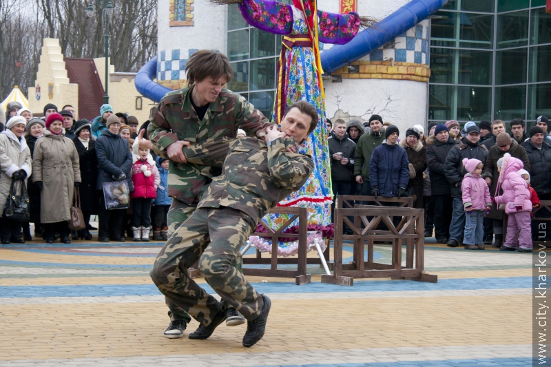 У перший день масничних гулянь парк Горького відвідали понад 7 тисяч чоловік