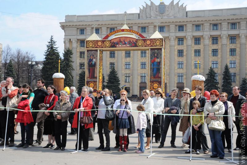 Великодні урочистості проходять на площі Свободи