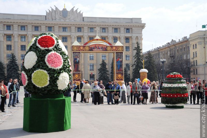 Великодні урочистості проходять на площі Свободи