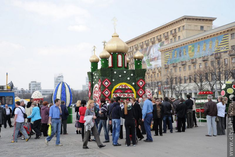 Великодні урочистості проходять на площі Свободи