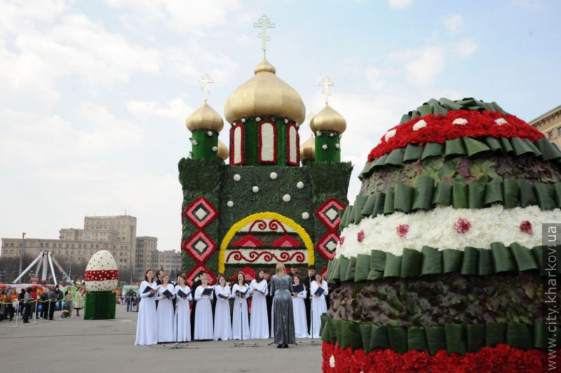 Великодні урочистості проходять на площі Свободи