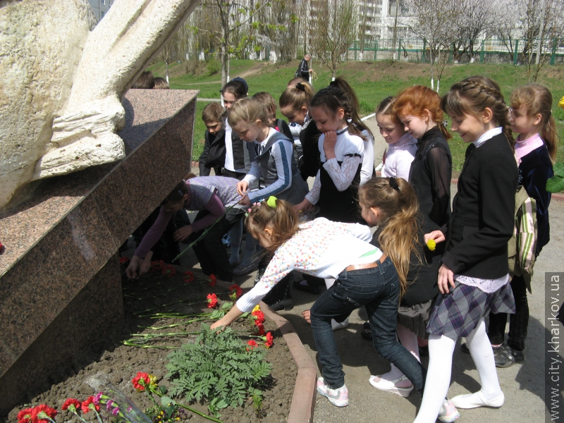 У районах Харкова вшанували пам'ять чорнобильців-ліквідаторів (доповнено)