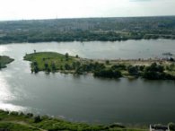 Пляж на Журавлівському гідропарку сьогодні чистять дайвери