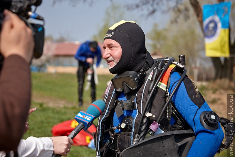 Пляж на Журавлівському гідропарку сьогодні чистять дайвери